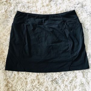 Great condition! Athleta cargo skirt